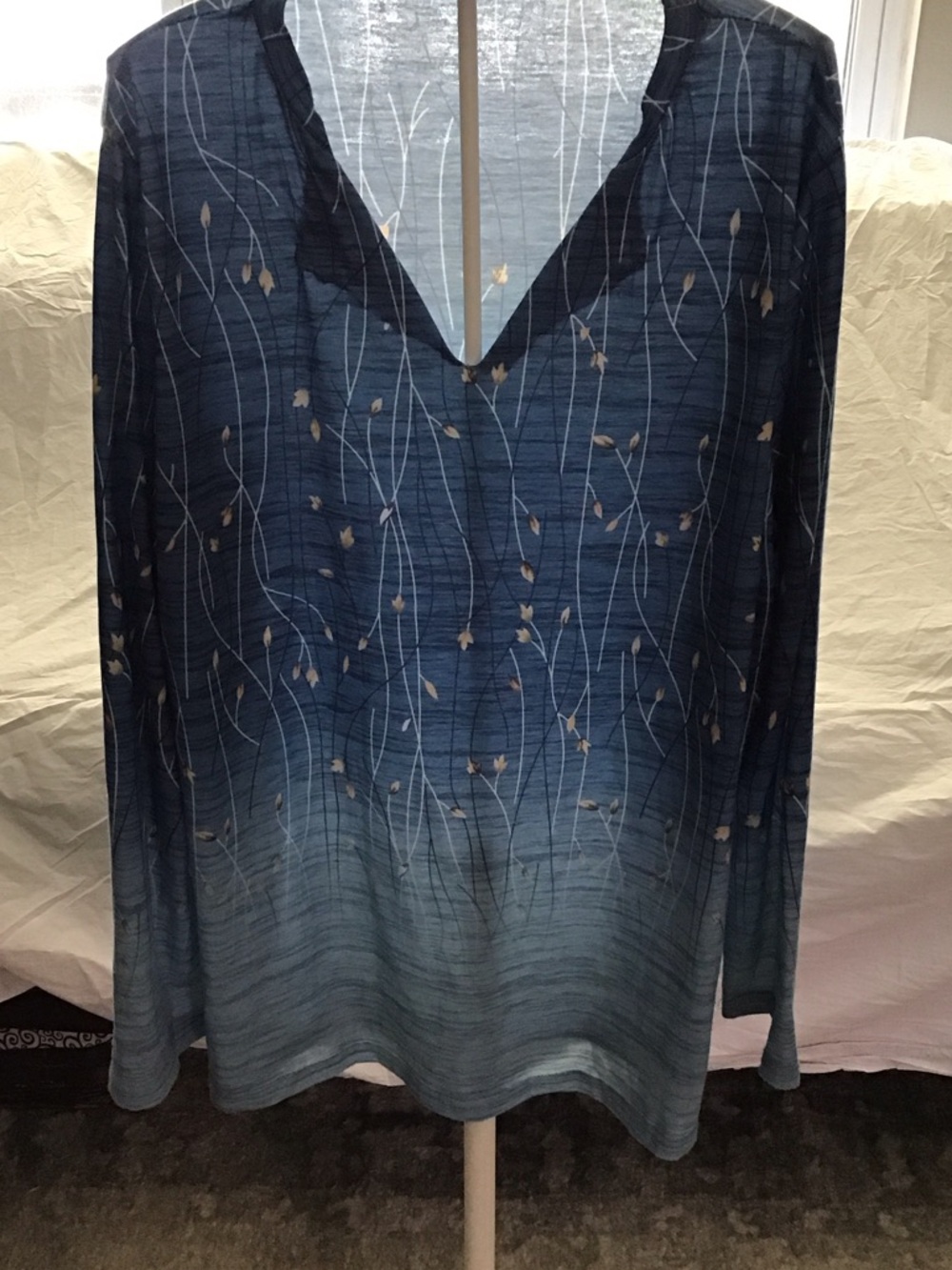 Women's Blue Ombre Long-Sleeve V-Neck Top